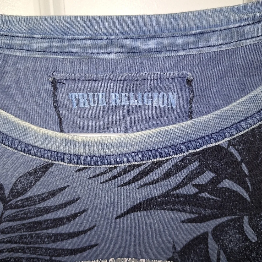 True Religion Blue Ombre tropical curved hem t-shirt in a men's 2XL.